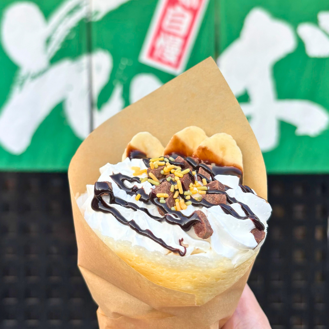 まさかの場所でスイーツ発見!?とろける生チョコのそば粉クレープ