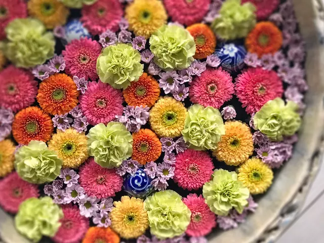 「観光物産館ぶらっと♪ぎょうだ」入口付近の花手水
