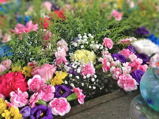 まるでブーケのような「前玉神社」の花手水