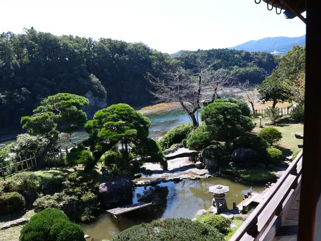 (純和風の庭です。)