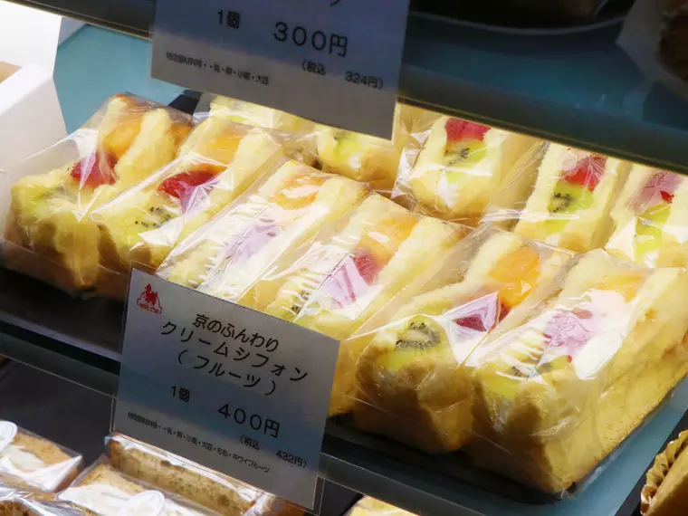 (京のふんわりクリームシフォン1個432円です。)