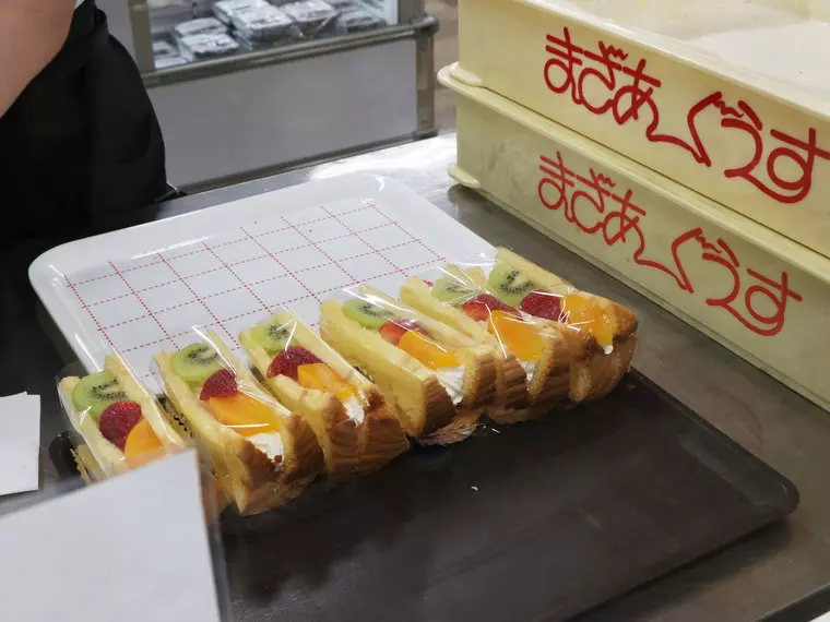 (実演販売なので、作る姿を見学できます。)