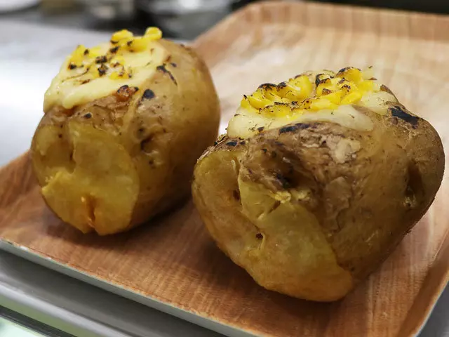 (『北海道せたな町産 農家のまるごとじゃがいもグラタン』です。)